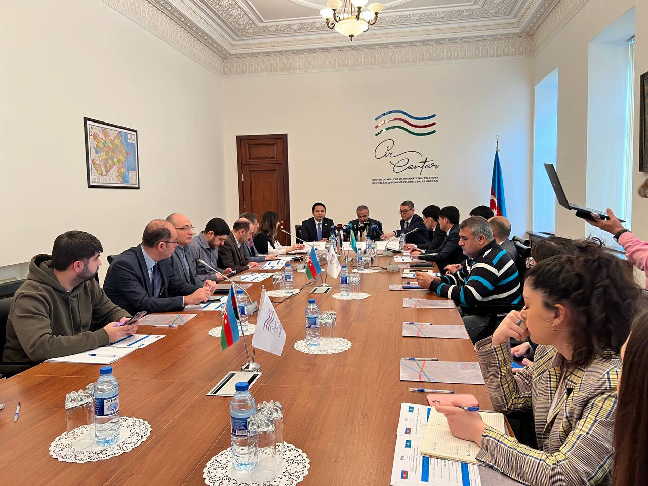 В ЦАМО состоялся круглый стол, посвященный 3-му заседанию Азербайджано-Казахстанского экспертного совета