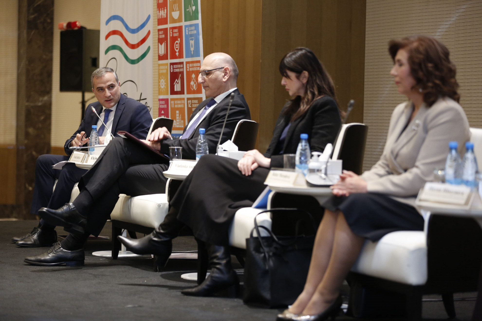 В Баку прошла конференция на тему «Женщины, мир и безопасность: Роль женщин в восстановительной работе в постконфликтный период»